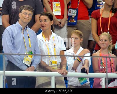 Melinda Gates, the wife of Bill Gates, speaks to students ...