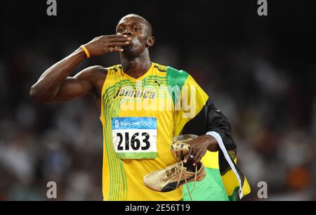 Jamaica's Usain Bolt performs in the Men's 100m Final of the XXIX Beijing Olympic Game sat the National Stadium in Beijing, China on August 16, 2008. Bolt wins the gold medal. Photo by Gouhier-Hahn-Nebinger/Cameleon/ABACAPRESS.COM Stock Photo