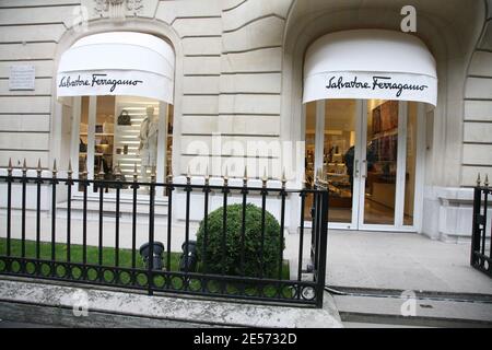 Louis Vuitton Boutique on Avenue Montaigne in Paris, France on August 20,  2008. Photo by Denis Guignebourg/ABACAPRESS.COM Stock Photo - Alamy