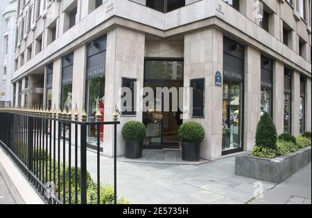 Valentino Avenue Montaigne Paris France Stock Photo Alamy