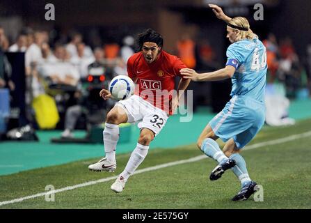 Carlos Tevez and Anatolly Tymoshchuk during the UEFA Super Cup Final, Manchester United v Zenit St Petersburgat Stade Louis II in Monaco, on August 29, 2008. Photo by Steeve Mc May/Cameleon/ABACAPRESS.COM Stock Photo