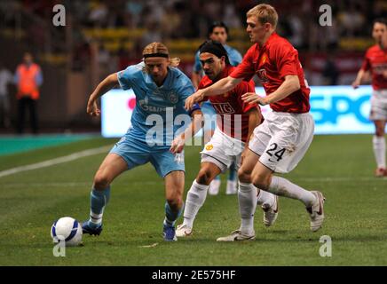 Carlos Tevez and Anatolly Tymoshchuk during the UEFA Super Cup Final, Manchester United v Zenit St Petersburg at Stade Louis II in Monaco, on August 29, 2008. Photo by Willis Baker/Cameleon/ABACAPRESS.COM Stock Photo