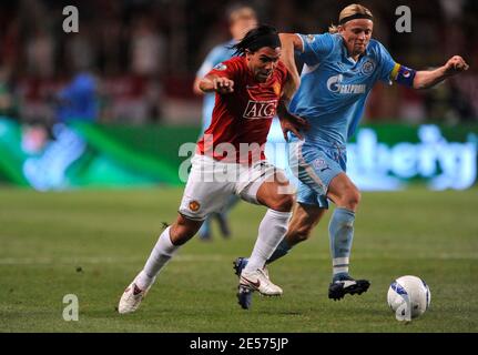 Carlos Tevez and Anatolly Tymoshchuk during the UEFA Super Cup Final, Manchester United v Zenit St Petersburg at Stade Louis II in Monaco, on August 29, 2008. Photo by Willis Baker/Cameleon/ABACAPRESS.COM Stock Photo