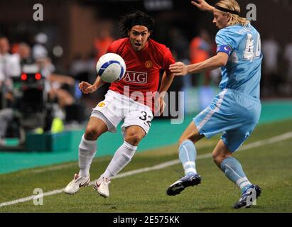 Carlos Tevez and Anatolly Tymoshchuk during the UEFA Super Cup Final, Manchester United v Zenit St Petersburg at Stade Louis II in Monaco, on August 29, 2008. Photo by Willis Baker/Cameleon/ABACAPRESS.COM Stock Photo