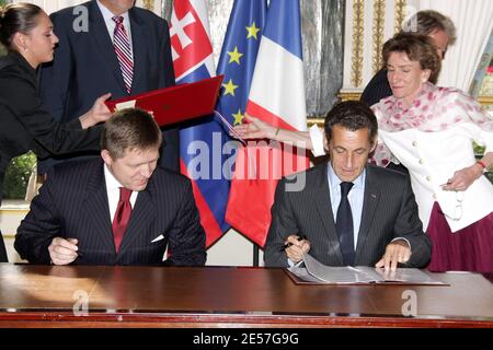 Slovak Prime Minister Robert Fico and French President Nicolas Sarkozy during a meeting at the Elysee Palace in Paris, France, on September 17, 2008. Photo by Frederic Souloy/Pool/ABACAPRESS.COM Stock Photo