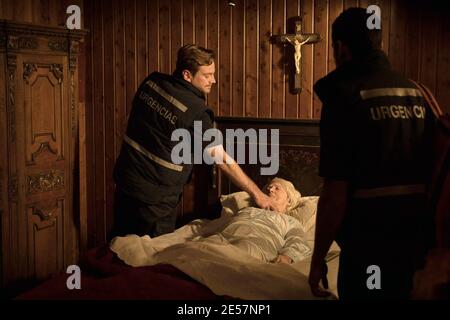 THE PARAMEDIC, (aka EL PRACTICANTE), from left: Deborah Francois