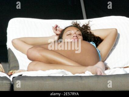 Exclusive!! Sharlely Kerssenberg looks great in her Beckham style stetson and shades. The hot dutch model took a break from boyfriend Boris Becker to have a nap on Miami Beach, FL, 1/9/06    [[mab]] Stock Photo