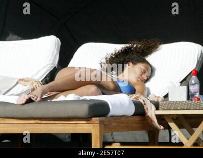 Exclusive!! Sharlely Kerssenberg looks great in her Beckham style stetson and shades. The hot dutch model took a break from boyfriend Boris Becker to have a nap on Miami Beach, FL, 1/9/06    [[mab]] Stock Photo