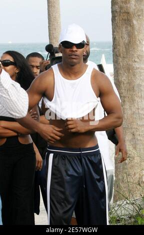 Exclusive!! Oscar Winning Party Animal actor Jamie Foxx chills at the beach with plenty of female attention the day after his sold out concert at the Bank Atlantic Center in Ft Lauderdale, FL, 2/3/07    [[tag ral]] Stock Photo