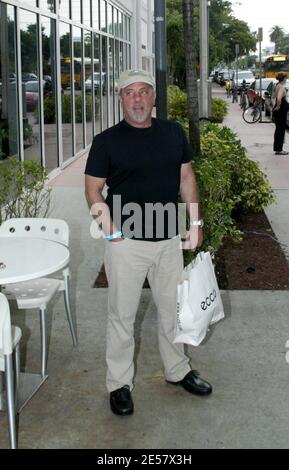 Exclusive!! Aging crooner Billy Joel hits Lincoln Rd on Miami Beach with his shopping, 2/15/07    [[mab]] Stock Photo