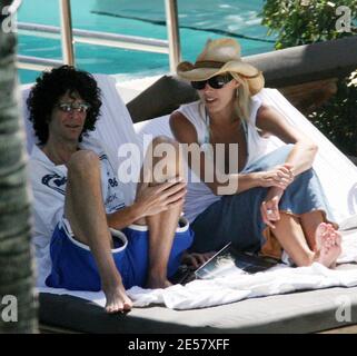 Exclusive!! Newly engaged Howard Stern and fiancee Beth Ostrosky relax at a Miami Beach hotel, 2/23/07.    [[tag mab]] Stock Photo