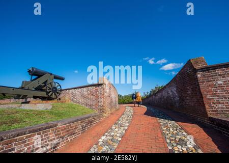 Model 1841 Navy 32-pounder cannon at Fort Macon State Park in Atlantic Beach, NC. Fort Macon was constructed after the War of 1812 to defend Beaufort Stock Photo