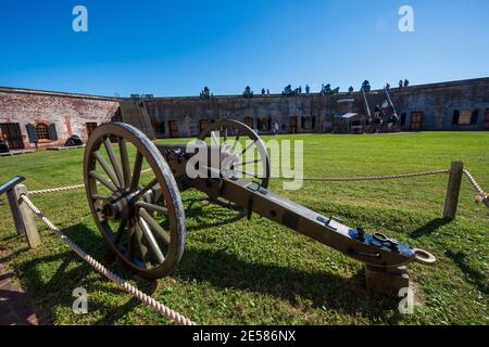 Model 1841 6-pounder field cannon at Fort Macon State Park in Atlantic Beach, NC. Smallest caliber cannon used in the American Civil War. Seven men cr Stock Photo