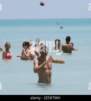 Italian soccer star Christian 'Bobo' Vieri and super hot girlfriend Melissa Satta enjoy the sun and surf on Miami Beach, Fla. 6/3/07.  [[tag]] Stock Photo