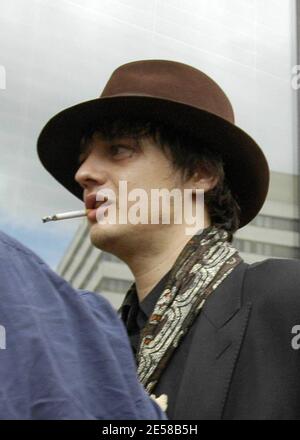 An unhappy looking Pete Doherty walks in to West London Magistrates Court on July 3, 2007. London, UK. 7/3/07.   [[pam]] Stock Photo