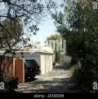 Exclusive!! Pete Wentz reportedly purchased this Hollywood HIlls home for $1,625,000, into which girlfriend Ashlee Simpson is said to be moving also. The home which sits on a hilltop above Mulholland Drive has two-bedrooms in 2,062 square feet, three bathrooms and a pool. It also has views of the Hollywood sign. Hollywood, Calif. 7/25/07.     [[rac ral]] Stock Photo
