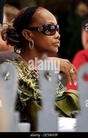 Vivica A Fox has lunch with some friends at the Ivy in West