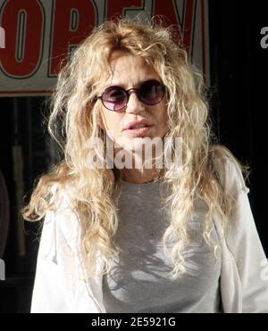 Exclusive!! Dyan Cannon still looks hot at 70! The actress took her pooches along for an hour-long shopping trip to buy Christmas presents. West Hollywood, CA. 12/12/07.    [[rac ral]] Stock Photo