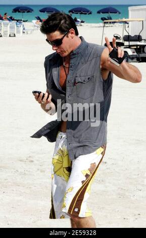 'Extreme Makeover: Home Edition' host Ty Pennington relaxes in the sun on Miami Beach with a female friend. Miami Beach, FL. 12/21/07.   [[tag mab]] Stock Photo