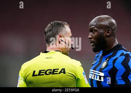 Romelu Lukaku of FC Internazionale Milano and Referee Paolo Valeri during the Italian cup, Coppa Italia, quarter final footba / LM Stock Photo