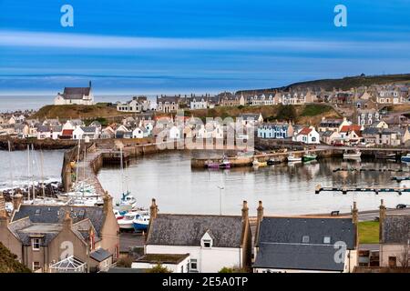 FINDOCHTY MORAY COAST SCOTLAND THE HARBOUR AND VILLAGE HOUSES Stock Photo