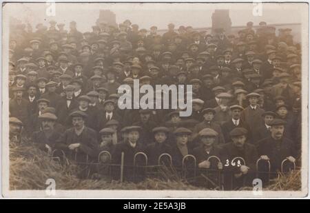 Hull v. Hull Kingston Rovers: Edwardian rugby crowd gathered to watch match Stock Photo