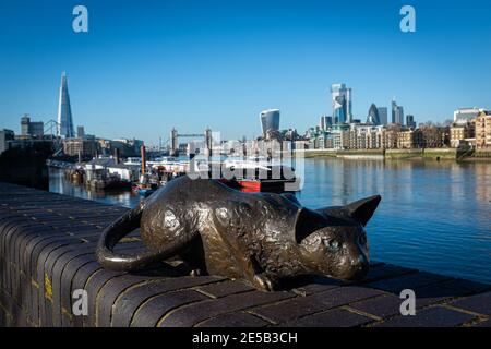 London Cat Statue, from 'Doctor Salter's Nightmare', Bermondsey, SE London Stock Photo