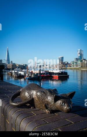London Cat Statue, from 'Doctor Salter's Nightmare', Bermondsey, SE London Stock Photo