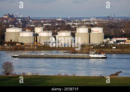 Duisburg, Ruhr area, North Rhine-Westphalia, Germany - Duisburg ports, cargo ship on the Rhine, tank farm of Oiltanking Deutschland GmbH behind, large Stock Photo