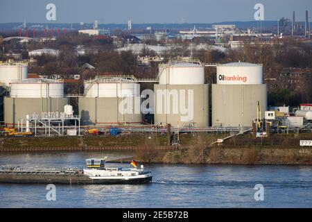 Duisburg, Ruhr area, North Rhine-Westphalia, Germany - Duisburg ports, cargo ship on the Rhine, tank farm of Oiltanking Deutschland GmbH behind, large Stock Photo