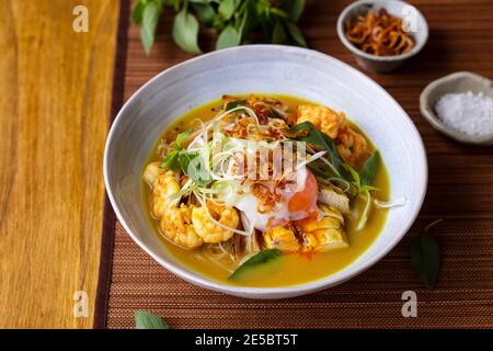 Indonesian laksa with prawns, bean sprouts and crispy shallots Stock Photo