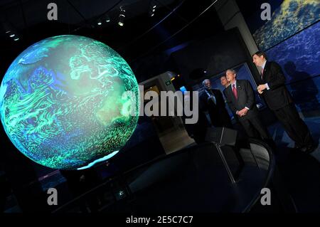 US President George W. Bush tours the Smithsonian Museum of Natural History in Washington, DC, USA on September 26, 2008. Photo by Olivier Douliery/ABACAPRESS.COM Stock Photo