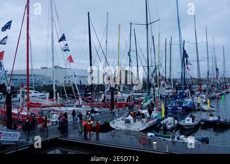 Atmosphere before the start of the prestigious Vendee Globe race in Les Sables d'Olonne, France on November 9, 2008. Seven British sailors including Brian Thompson, Alex Thomson, Dee Caffari, Sam Davies, Steve White and Mike Golding are entering with the hope of breakng the french domination of the event. In total 30 skippers will leave the Atlantic coast port to race around the world non-stop, alone, returning in early 2009. The race, which is held every four years, made Ellen MacArthur a household name in 2000 when she finished second. Pete Goss altered course in 1996 to rescue Raphal Dinel Stock Photo