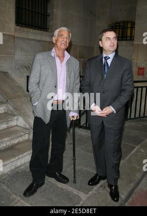 'French film star Jean-Paul Belmondo attends the 'Quai des Orfevres' prize held at the Quai des Orfevres in Paris, France on November 12, 2008. Photo by Denis Guignebourg/ABACAPRESS;COM' Stock Photo