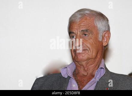 'French film star Jean-Paul Belmondo attends the 'Quai des Orfevres' prize held at the Quai des Orfevres in Paris, France on November 12, 2008. Photo by Denis Guignebourg/ABACAPRESS;COM' Stock Photo