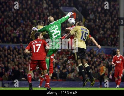 Liverpool's goalkeeper Pepe Reina saves a goal during the Champions League soccer match, Liverpool FC vs Olympique de Marseille at the Anfield stadium in Liverpool on November 26, 2008. Liverpool won 1-0. Photo by Peter Goddard/Cameleon/ABACAPRESS.COM Stock Photo