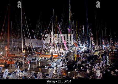 Atmosphere before the start the prestigious Vendee Globe race in Les Sables d'Olonne, France on November 8 and 9, 2008. Seven British sailors including Brian Thompson, Alex Thomson, Dee Caffari, Sam Davies, Steve White and Mike Golding are entering with the hope of breaking the french domination of the event. In total 30 skippers will leave the Atlantic coast port to race around the world non-stop, alone, returning in early 2009. The race, which is held every four years, made Ellen MacArthur a household name in 2000 when she finished second. Pete Goss altered course in 1996 to rescue RaphaÀl D Stock Photo