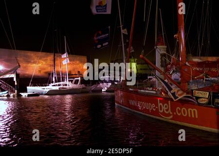 Atmosphere before the start the prestigious Vendee Globe race in Les Sables d'Olonne, France on November 8 and 9, 2008. Seven British sailors including Brian Thompson, Alex Thomson, Dee Caffari, Sam Davies, Steve White and Mike Golding are entering with the hope of breaking the french domination of the event. In total 30 skippers will leave the Atlantic coast port to race around the world non-stop, alone, returning in early 2009. The race, which is held every four years, made Ellen MacArthur a household name in 2000 when she finished second. Pete Goss altered course in 1996 to rescue RaphaÀl D Stock Photo