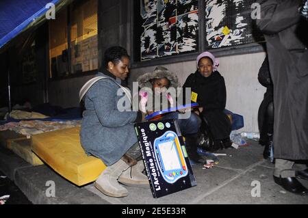 The DAL association (Droit au Logement) supports poorly housed families and homeless people rue de la Banque near La Bourse, in Paris, France, on December 14, 2008. The members of the association occupy an empty building. Photo by Thierry Plessis/ABACAPRESS.COM Stock Photo