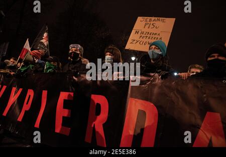 Warsaw, Warsaw, Poland. 27th Jan, 2021. Pro-abortion activists hold a banner on January 27, 2021 in Warsaw, Poland. Hundreds of people took to the streets after the constitutional tribunal published the ruling that makes abortion in case of severe faetus malformation illegal. Credit: Aleksander Kalka/ZUMA Wire/Alamy Live News Stock Photo