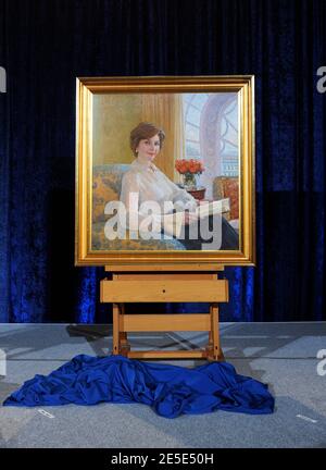 US President George W. Bush and First Lady Laura Bush unveil their official portraits at the National Portrait Gallery, in Washington, DC, USA on December 19, 2008. Photo by Olivier Douliery/ABACAPRESS.COM Stock Photo