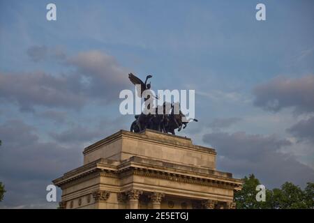 Architectural statues, monuments, London, Wellington Arch, Hyde Park Corner, A4, near Buckingham Palace Stock Photo