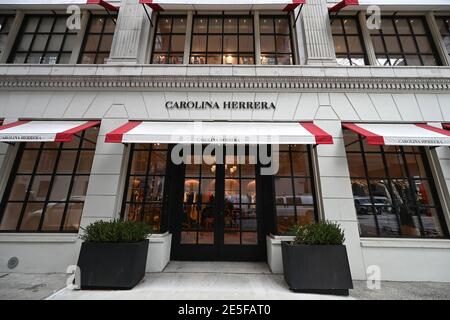 New York, USA. 27th Jan, 2021. Exterior view of the Carolina Herrera fashion boutique in New York, NY, January 27, 2021. Fashion Week 2021 has started in Paris, France, where fashion designers are showing their Spring 2021 collections in new and imaginative ways despite COVID-19 restrictions such as air travel and a city lockdown for certain times of the day. (Photo by Anthony Behar/Sipa USA) Credit: Sipa USA/Alamy Live News Stock Photo