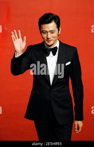 South Korean actor Jang Dong-gun arrives at the 15th Shanghai International Film Festival June 16, 2012. REUTERS/Aly Song (CHINA - Tags: ENTERTAINMENT)