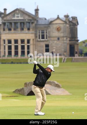 Hideki Matsuyama of Japan hits his tee shot on the 18th hole during the first round of the British Open golf championship on the Old Course in St. Andrews, Scotland, July 16, 2015.    REUTERS/Eddie Keogh