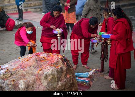 Kathmandu, Nepal. 28th Jan, 2021. Hindu devotees perform rituals during the Madhav Narayan festival. Madhav Narayan festival or Swasthani Brata katha is a festival in which devotees recite holy scriptures dedicated to Hindu goddess Swasthani and Lord Shiva. Nepalese Hindu women who are unmarried pray for a good husband while married pray for the long life of their husband. Credit: SOPA Images Limited/Alamy Live News Stock Photo