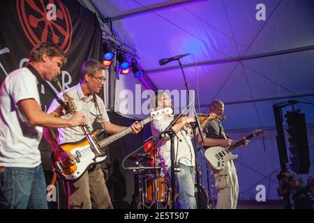 Swedish folk-rock group Hoven Droven performing in Korrö folk music festival Photo: Bo Arrhed Stock Photo