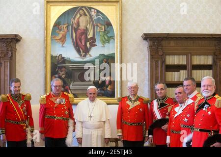 Pope Francis poses for a picture with Fra' Matthew Festing (2nd L), 79th Prince and Grand Master of the Sovereign Military Order of Malta, and his delegation during a private audience at the Vatican, June 20, 2014.  REUTERS/Claudio Peri/Pool  (VATICAN - Tags: RELIGION POLITICS)