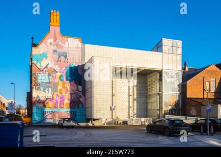 Warrington,Lancashire,Cheshire,banks of,River Mersey,North West,England,English,city,town,UK,GB,Great Britain,British,The Parr Hall and Pyramid Arts Centre are located in the cultural quarter of Warrington town centre, in Palmyra Square.In 1989 the borough council also saw a need for a better arts and theatre complex so re-developed the old courthouse and Centre Sport, sports hall next door into The Pyramid Arts Centre. The Pyramid, opened in 2002, hosts various classes throughout the year for people interested in discovering the arts. Pyramid also hosts a monthly Comedy Store Event. Stock Photo