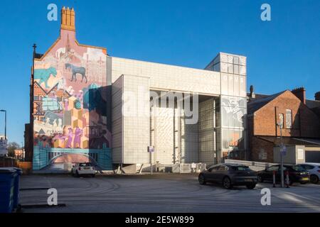 Warrington,Lancashire,Cheshire,banks of,River Mersey,North West,England,English,city,town,UK,GB,Great Britain,British,The Parr Hall and Pyramid Arts Centre are located in the cultural quarter of Warrington town centre, in Palmyra Square.In 1989 the borough council also saw a need for a better arts and theatre complex so re-developed the old courthouse and Centre Sport, sports hall next door into The Pyramid Arts Centre. The Pyramid, opened in 2002, hosts various classes throughout the year for people interested in discovering the arts. Pyramid also hosts a monthly Comedy Store Event. Stock Photo